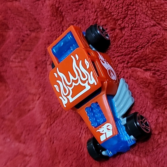 2015 Hot Wheels Bone Shaker Red Blue Plastic Body Toy - Picture 5 of 5